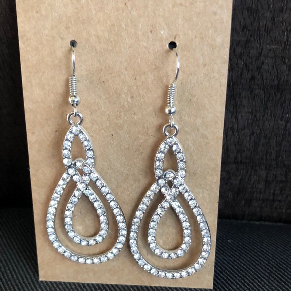 Paparazzi bling dangle earrings